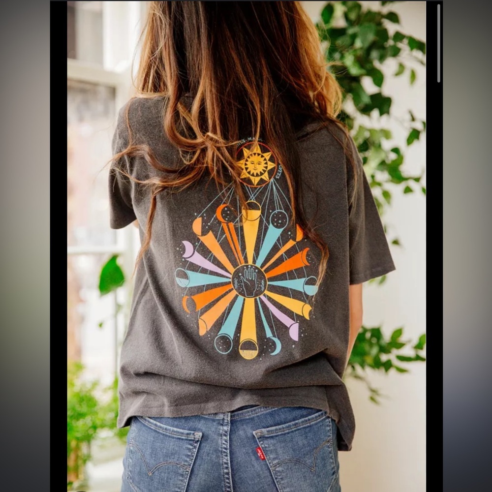 urban outfitters gray graphic tee- keepsakes only shirt